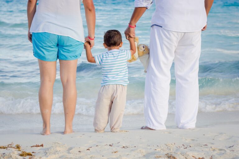 En verano, los padres deben adaptar sus horarios a los de los niños
