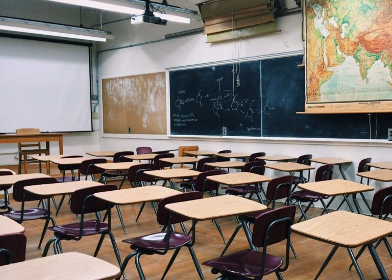 La llegada de alumnos fuera de plazo obliga a abrir más aulas en Zaragoza