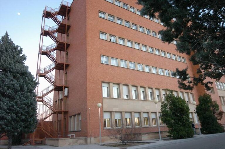 Convocatoria de ayudas en la Residencia Ramón Pignatelli