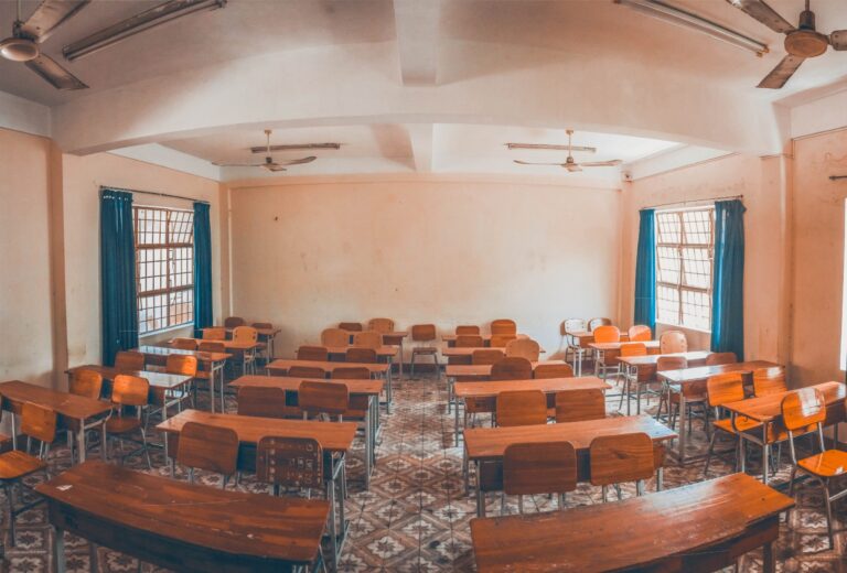 El enfado de los profesores aragoneses ante su situación laboral