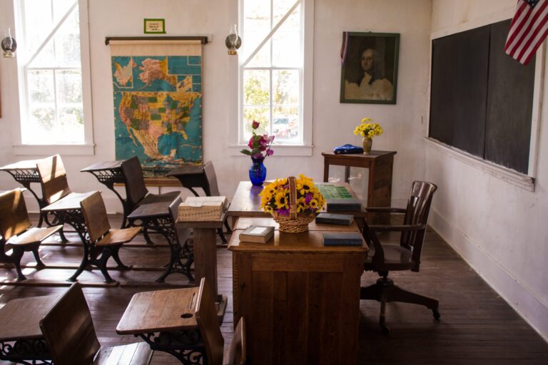 Educación convoca 1.499 plazas para docentes en varios países