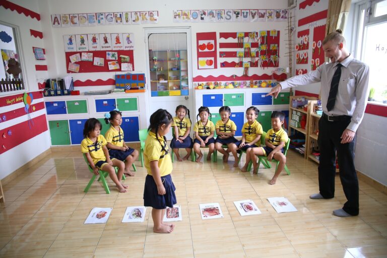 Las aulas excesivamente decoradas perjudican el aprendizaje