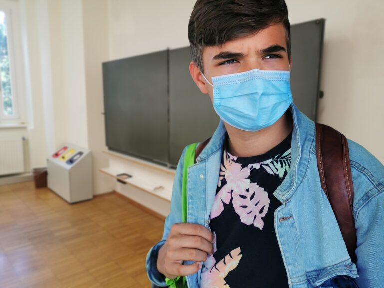 El curso comenzará con mascarillas, distancia de 1,2 metros y ventilación