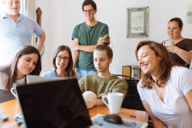 NUEVOS CURSOS GRATUITOS DE INFORMÁTICA PARA MUJERES EN INP