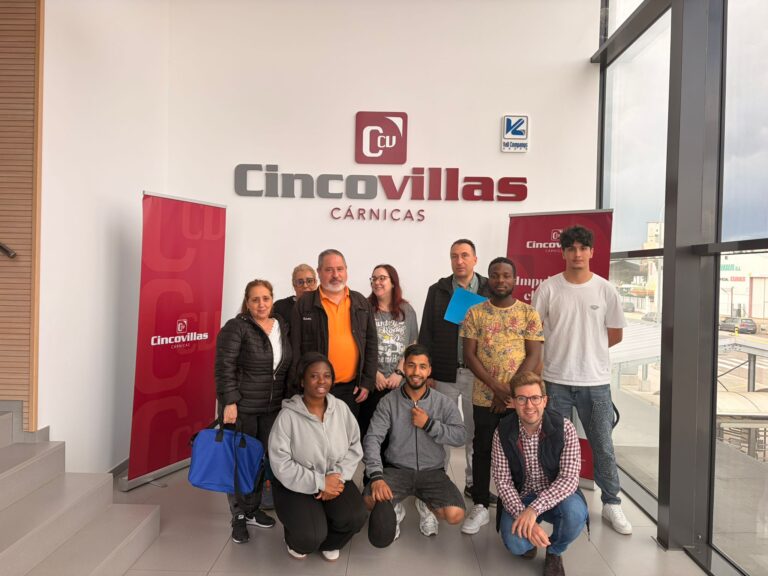 El curso de Operaciones Básicas de Cocina (II curso) de INP Formación visita el matadero de Ejea para conocer el proceso de despiece y envasado cárnico